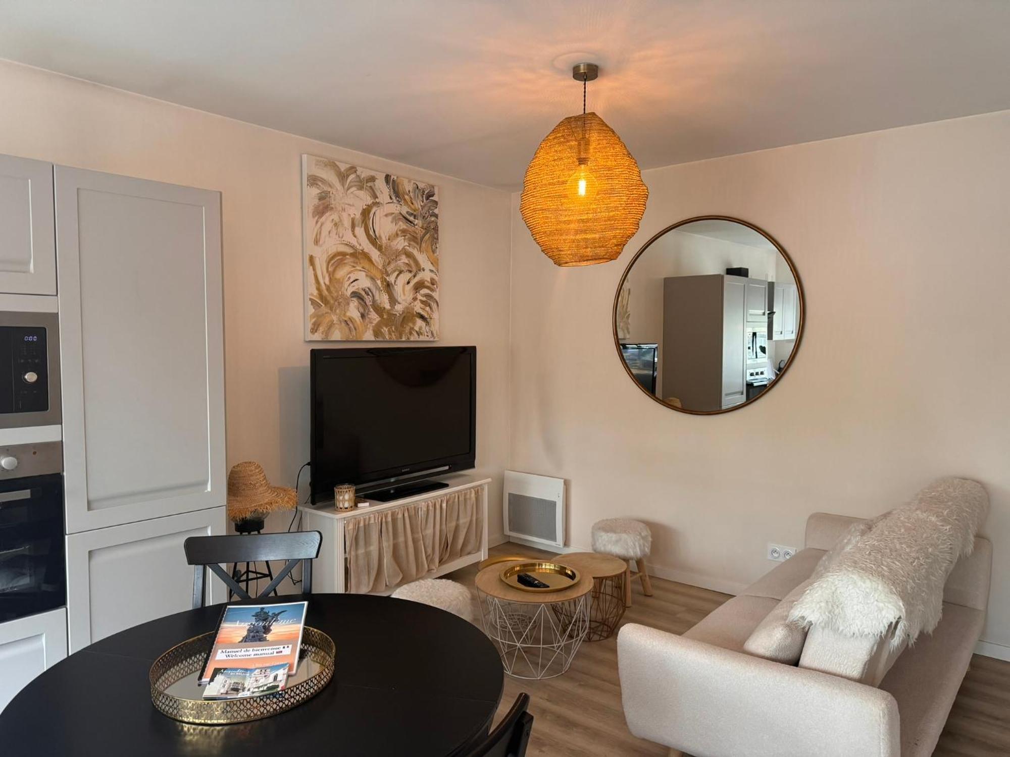 Holiday home Maison + Parking Prive Au Coeur 60m2 Angouleme